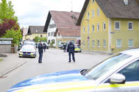 Bad Wörishofen, Deutschland – 12.05.2026: Zahlreiche Einsatzkräfte der Polizei und das SEK sind bei einem Großeinsatz an der Hauptstraße in Bad Wörishofen im Einsatz. Das Gebiet wurde großräumig abgesperrt.