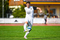 03.10.2026, Mindelheim, Deutschland. Kreisliga Allgäu Nord: TSV Mindelheim gegen (SG) Sontheim/Westerheim. Spielort: Julius-Strohmayer Stadion. Niko Hefele (TSV Mindelheim) am Ball, mit dem Ball, in einer Spielszene