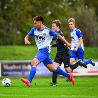 11.10.2026, Bad Wörishofen, Bayern, Deutschland. U19 (A-Jun.) Kreisklasse Allgäu – Nord: FC Bad Wörishofen U19 gegen JFG Wertachtal U19. Spielort: Stadion Unteres Hart. Saison 2026/2027. Julian Bleyer (FC Bad Wörishofen) am Ball, mit dem Ball, in einer Spielszene