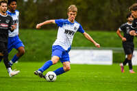 11.10.2026, Bad Wörishofen, Bayern, Deutschland. U19 (A-Jun.) Kreisklasse Allgäu – Nord: FC Bad Wörishofen U19 gegen JFG Wertachtal U19. Spielort: Stadion Unteres Hart. Saison 2026/2027. Niklas Lichtenberg (FC Bad Wörishofen) am Ball, mit dem Ball, in einer Spielszene