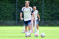 19.08.2026, München, Deutschland. Google Pixel Frauen-Bundesliga: Die FC Bayern Frauen absolvieren auf dem FC Bayern Campus eine Trainingseinheit vor dem Bundesliga-Saisonauftakt gegen den 1. FC Union Berlin. Jose Barcala (Cheftrainer, FC Bayern Frauen)