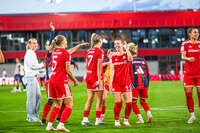 31.08.2026, München, Deutschland. Google Pixel Frauen-Bundesliga: FC Bayern München Frauen gegen 1. FSV Mainz 05 Frauen am FC Bayern Campus. Erstes Heimspiel des FC Bayern München in der Saison 2026/27. Giulia Gwinn (FC Bayern Frauen), Sarah Mattner (FC Bayern Frauen)