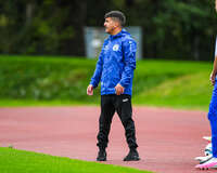 11.10.2026, Bad Wörishofen, Bayern, Deutschland. U19 (A-Jun.) Kreisklasse Allgäu – Nord: FC Bad Wörishofen U19 gegen JFG Wertachtal U19. Spielort: Stadion Unteres Hart. Saison 2026/2027. Bahtiar Koktas (Trainer, FC Bad Wörishofen) nachdenklich, ernst, fokussiert