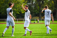 03.10.2026, Mindelheim, Deutschland. Kreisliga Allgäu Nord: TSV Mindelheim gegen (SG) Sontheim/Westerheim. Spielort: Julius-Strohmayer Stadion. David Kienle (TSV Mindelheim) beim Jubel, jubelnd, feiernd mit Anel Junuzovic (TSV Mindelheim)