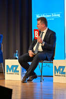 Podiumsdiskussion zur Bürgermeisterwahl in Bad Wörishofen im Kursaal. Die Bürgermeisterkandidaten Daniel Pflügl, Stefan Welzel und Paul Gruschka stellten sich den Fragen von Moderation und Publikum.