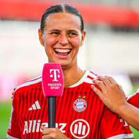 06.09.2026, München, Deutschland. Google Pixel Frauen-Bundesliga: FC Bayern München Frauen gegen SC Freiburg Frauen am FC Bayern Campus. Klara Bühl (FC Bayern Frauen) im Interview.