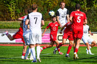 03.10.2026, Mindelheim, Deutschland. Kreisliga Allgäu Nord: TSV Mindelheim gegen (SG) Sontheim/Westerheim. Spielort: Julius-Strohmayer Stadion. Haris Omerasevic (TSV Mindelheim) beim Kopfball, im Kopfballduell, beim Luftduell
