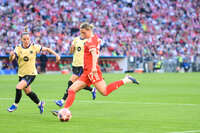 Allianz Arena, München, Deutschland – 25.04.2026: Fußball, UEFA Women’s Champions League 2025/2026, Halbfinale Hinspiel, FC Bayern München Frauen vs. FC Barcelona Frauen: Klara Bühl / Klara Buehl (FC Bayern München, Sturm) in Schussaktion.