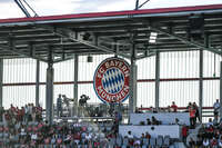 31.08.2026, München, Deutschland. Google Pixel Frauen-Bundesliga: FC Bayern München Frauen gegen 1. FSV Mainz 05 Frauen am FC Bayern Campus. Erstes Heimspiel des FC Bayern München in der Saison 2026/27. Logo