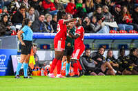 22.09.2026, Unterhaching, Deutschland. UEFA Women's Champions League, 1. Spieltag der Ligaphase: FC Bayern München Frauen gegen Manchester City. UWCL-Auftakt der FC Bayern Frauen und erstes UWCL-Pflichtspiel im neuen Zuhause Sportpark Unterhaching. Edna Imade (FC Bayern Frauen) mit Bernadette Amani (FC Bayern Frauen)