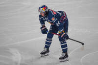 09.10.2026, München, Deutschland. PENNY DEL, Deutsche Eishockey Liga, Saison 2026/27, 7. Spieltag: EHC Red Bull München gegen ERC Ingolstadt im SAP Garden in München. Trevor Carrick (EHC Red Bull München) nachdenklich, ernst, fokussiert