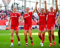 19.09.2026, München, Deutschland. Google Pixel Frauen-Bundesliga: FC Bayern München Frauen gegen 1. FC Köln Frauen am FC Bayern Campus. Giulia Gwinn (FC Bayern Frauen), Klara Bühl (FC Bayern Frauen)