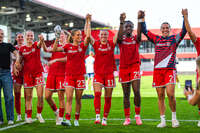 19.09.2026, München, Deutschland. Google Pixel Frauen-Bundesliga: FC Bayern München Frauen gegen 1. FC Köln Frauen am FC Bayern Campus. Sophie Proost (FC Bayern Frauen), Sarah Mattner (FC Bayern Frauen), Edna Imade (FC Bayern Frauen)
