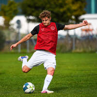 03.10.2026, Mindelheim, Deutschland. Kreisliga Allgäu Nord: TSV Mindelheim gegen (SG) Sontheim/Westerheim. Spielort: Julius-Strohmayer Stadion. Jonas Miller (TSV Mindelheim) beim Schuss, beim Abschluss, bei der Schussabgabe