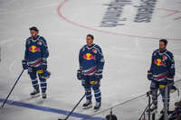 09.10.2026, München, Deutschland. PENNY DEL, Deutsche Eishockey Liga, Saison 2026/27, 7. Spieltag: EHC Red Bull München gegen ERC Ingolstadt im SAP Garden in München. Lucas Thaler (EHC Red Bull München) nachdenklich, ernst, fokussiert