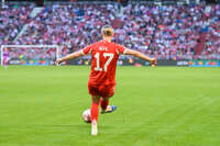 Allianz Arena, München, Deutschland – 25.04.2026: Fußball, UEFA Women’s Champions League 2025/2026, Halbfinale Hinspiel, FC Bayern München Frauen vs. FC Barcelona Frauen: Klara Bühl / Klara Buehl (FC Bayern München, Sturm) passt den Ball.