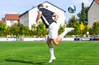 03.10.2026, Mindelheim, Deutschland. Kreisliga Allgäu Nord: TSV Mindelheim gegen (SG) Sontheim/Westerheim. Spielort: Julius-Strohmayer Stadion. Benedikt Fischer (TSV Mindelheim) am Ball, mit dem Ball, in einer Spielszene