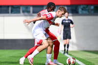 19.08.2026, München, Deutschland. FC Bayern München U19 vs. VfB Stuttgart U19 am FC Bayern Campus in München. Zweikampf