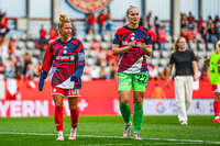 06.09.2026, München, Deutschland. Google Pixel Frauen-Bundesliga: FC Bayern München Frauen gegen SC Freiburg Frauen am FC Bayern Campus. Linda Dallmann (FC Bayern Frauen), Regina van Eijk (FC Bayern Frauen)