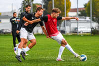 03.10.2026, Mindelheim, Deutschland. Kreisliga Allgäu Nord: TSV Mindelheim gegen (SG) Sontheim/Westerheim. Spielort: Julius-Strohmayer Stadion. Jonas Miller (TSV Mindelheim) beim Pass, beim Zuspiel, bei der Ballabgabe