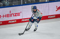 09.10.2026, München, Deutschland. PENNY DEL, Deutsche Eishockey Liga, Saison 2026/27, 7. Spieltag: EHC Red Bull München gegen ERC Ingolstadt im SAP Garden in München. Emil Kvernmo Wasenden (ERC Ingolstadt) am Puck, mit dem Puck, in Puckbesitz