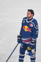 09.10.2026, München, Deutschland. PENNY DEL, Deutsche Eishockey Liga, Saison 2026/27, 7. Spieltag: EHC Red Bull München gegen ERC Ingolstadt im SAP Garden in München. Taro Hirose (EHC Red Bull München) nachdenklich, ernst, fokussiert