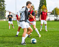 03.10.2026, Mindelheim, Deutschland. Kreisliga Allgäu Nord: TSV Mindelheim gegen (SG) Sontheim/Westerheim. Spielort: Julius-Strohmayer Stadion. Darius Argintaru (TSV Mindelheim) im Zweikampf, im Duell, im Kampf um den Ball