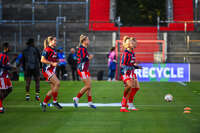 22.09.2026, Unterhaching, Deutschland. UEFA Women's Champions League, 1. Spieltag der Ligaphase: FC Bayern München Frauen gegen Manchester City. UWCL-Auftakt der FC Bayern Frauen und erstes UWCL-Pflichtspiel im neuen Zuhause Sportpark Unterhaching. Aufwärmen Giulia Gwinn (FC Bayern Frauen)