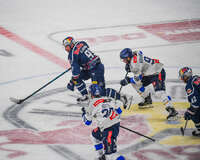 09.10.2026, München, Deutschland. PENNY DEL, Deutsche Eishockey Liga, Saison 2026/27, 7. Spieltag: EHC Red Bull München gegen ERC Ingolstadt im SAP Garden in München. Maximilian Kastner (EHC Red Bull München) am Puck, mit dem Puck, in Puckbesitz