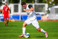 03.10.2026, Mindelheim, Deutschland. Kreisliga Allgäu Nord: TSV Mindelheim gegen (SG) Sontheim/Westerheim. Spielort: Julius-Strohmayer Stadion. Anel Junuzovic (TSV Mindelheim) am Ball, mit dem Ball, in einer Spielszene