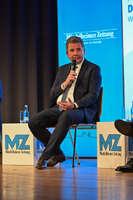 Podiumsdiskussion zur Bürgermeisterwahl in Bad Wörishofen im Kursaal. Die Bürgermeisterkandidaten Daniel Pflügl, Stefan Welzel und Paul Gruschka stellten sich den Fragen von Moderation und Publikum.
