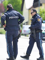 Bad Wörishofen, Deutschland – 12.05.2026: Zahlreiche Einsatzkräfte der Polizei und das SEK sind bei einem Großeinsatz an der Hauptstraße in Bad Wörishofen im Einsatz. Das Gebiet wurde großräumig abgesperrt.