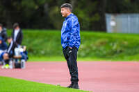 11.10.2026, Bad Wörishofen, Bayern, Deutschland. U19 (A-Jun.) Kreisklasse Allgäu – Nord: FC Bad Wörishofen U19 gegen JFG Wertachtal U19. Spielort: Stadion Unteres Hart. Saison 2026/2027. Bahtiar Koktas (Trainer, FC Bad Wörishofen) nachdenklich, ernst, fokussiert