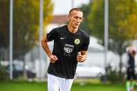 03.10.2026, Mindelheim, Deutschland. Kreisliga Allgäu Nord: TSV Mindelheim gegen (SG) Sontheim/Westerheim. Spielort: Julius-Strohmayer Stadion. Haris Omerasevic (TSV Mindelheim) beim Aufwärmen, beim Warmmachen, während des Aufwärmens