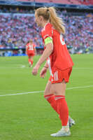 Allianz Arena, München, Deutschland – 25.04.2026: Fußball, UEFA Women’s Champions League 2025/2026, Halbfinale Hinspiel, FC Bayern München Frauen vs. FC Barcelona Frauen: Glódís Perla Viggósdóttir / Glodis Perla Viggosdottir (FC Bayern München, Abwehr) wartet af den Ball.