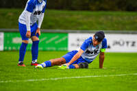 11.10.2026, Bad Wörishofen, Bayern, Deutschland. U19 (A-Jun.) Kreisklasse Allgäu – Nord: FC Bad Wörishofen U19 gegen JFG Wertachtal U19. Spielort: Stadion Unteres Hart. Saison 2026/2027. Faruk Dugonjic (FC Bad Wörishofen) verletzt, mit Schmerzen, bei der Behandlung