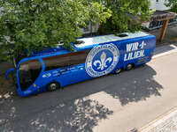 19.07.2026, Bad Wörishofen, Deutschland. 2. Bundesliga: Ankunft des SV Darmstadt 98 in Bad Wörishofen. Sommertrainingslager. Vorbereitung auf die Saison 2026/2027. Drohnenaufnahme vom Bus.