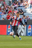 Allianz Arena, München, Deutschland – 25.04.2026: Fußball, UEFA Women’s Champions League 2025/2026, Halbfinale Hinspiel, FC Bayern München Frauen vs. FC Barcelona Frauen: Maria Luisa Grohs (FC Bayern München, Tor) schießt den Ball.