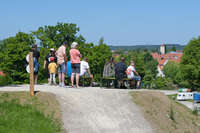 Mindelheim, Deutschland – 23.05.2026: Eröffnung der neuen BikeArea auf der Schwabenwiese in Mindelheim. Die von Schanzenwerk gestaltete und gebaute Anlage umfasst Pumptrack-, Flowline- und Jumpline-Elemente für Kinder, Jugendliche und Erwachsene.