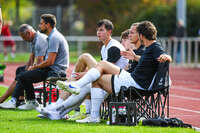 03.10.2026, Mindelheim, Deutschland. Kreisliga Allgäu Nord: TSV Mindelheim gegen (SG) Sontheim/Westerheim. Spielort: Julius-Strohmayer Stadion. Moritz Radewaldt (TSV Mindelheim) auf der Bank, auf der Ersatzbank, auf der Reservebank
