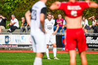 03.10.2026, Mindelheim, Deutschland. Kreisliga Allgäu Nord: TSV Mindelheim gegen (SG) Sontheim/Westerheim. Spielort: Julius-Strohmayer Stadion. Marc Mörstedt (TSV Mindelheim) nachdenklich, ernst, fokussiert