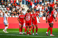 06.09.2026, München, Deutschland. Google Pixel Frauen-Bundesliga: FC Bayern München Frauen gegen SC Freiburg Frauen am FC Bayern Campus. Momoko Tanikawa (FC Bayern Frauen) und Giulia Gwinn (FC Bayern Frauen) jubeln.