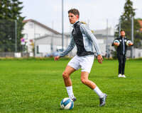 03.10.2026, Mindelheim, Deutschland. Kreisliga Allgäu Nord: TSV Mindelheim gegen (SG) Sontheim/Westerheim. Spielort: Julius-Strohmayer Stadion. Darius Argintaru (TSV Mindelheim) am Ball, mit dem Ball, in einer Spielszene