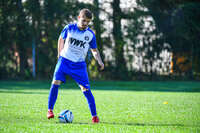 04.10.2026, Bad Wörishofen, Deutschland. U19 (A-Jun.) Kreisklasse Allgäu - Nord: FC Bad Wörishofen U19 gegen SG Unterrieden U19. Spielort: Stadion Am Unteren Hart. Ylli Vezaj (FC Bad Wörishofen) am Ball, mit dem Ball, in einer Spielszene