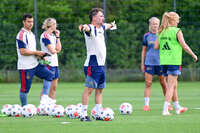 19.08.2026, München, Deutschland. Google Pixel Frauen-Bundesliga: Die FC Bayern Frauen absolvieren auf dem FC Bayern Campus eine Trainingseinheit vor dem Bundesliga-Saisonauftakt gegen den 1. FC Union Berlin. Jose Barcala (Cheftrainer, FC Bayern Frauen)