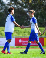 04.10.2026, Bad Wörishofen, Deutschland. U19 (A-Jun.) Kreisklasse Allgäu - Nord: FC Bad Wörishofen U19 gegen SG Unterrieden U19. Spielort: Stadion Am Unteren Hart. Julian Bleyer (FC Bad Wörishofen) traurig, bedrückt, niedergeschlagen mit Niklas Lichtenberg (FC Bad Wörishofen)