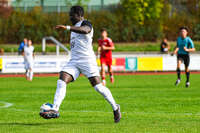 03.10.2026, Mindelheim, Deutschland. Kreisliga Allgäu Nord: TSV Mindelheim gegen (SG) Sontheim/Westerheim. Spielort: Julius-Strohmayer Stadion. Sulayman Drammeh (TSV Mindelheim) am Ball, mit dem Ball, in einer Spielszene