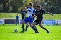 04.10.2026, Bad Wörishofen, Deutschland. U19 (A-Jun.) Kreisklasse Allgäu - Nord: FC Bad Wörishofen U19 gegen SG Unterrieden U19. Spielort: Stadion Am Unteren Hart. Niklas Lichtenberg (FC Bad Wörishofen) im Zweikampf, im Duell, im Kampf um den Ball