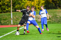 04.10.2026, Bad Wörishofen, Deutschland. U19 (A-Jun.) Kreisklasse Allgäu - Nord: FC Bad Wörishofen U19 gegen SG Unterrieden U19. Spielort: Stadion Am Unteren Hart. Ylli Vezaj (FC Bad Wörishofen) im Zweikampf, im Duell, im Kampf um den Ball