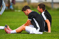 03.10.2026, Mindelheim, Deutschland. Kreisliga Allgäu Nord: TSV Mindelheim gegen (SG) Sontheim/Westerheim. Spielort: Julius-Strohmayer Stadion. Anel Junuzovic (TSV Mindelheim) nachdenklich, ernst, fokussiert